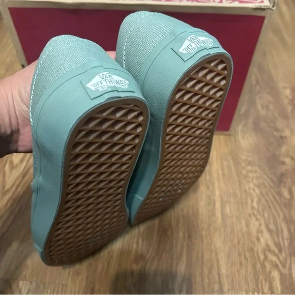 VANS off the wall green slip on shoes sneakers women’s 8 new